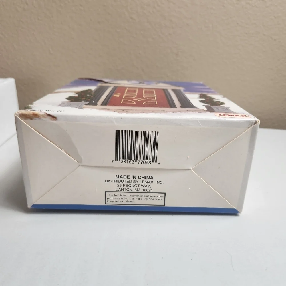 LEMAX VTG 1997 Christmas Village Memory Makers Colonial Red Door Boxed #77068